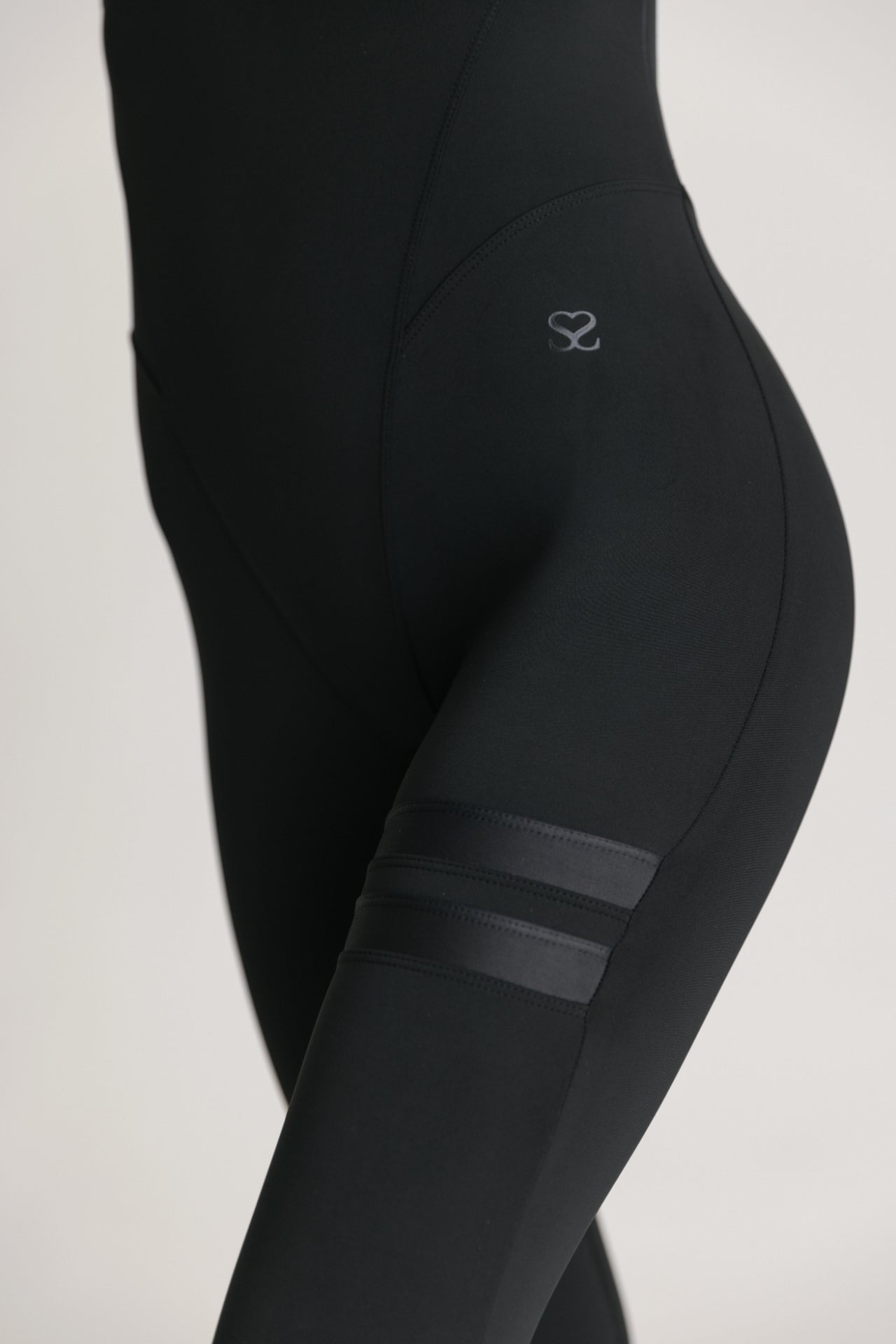 Serena Super Black